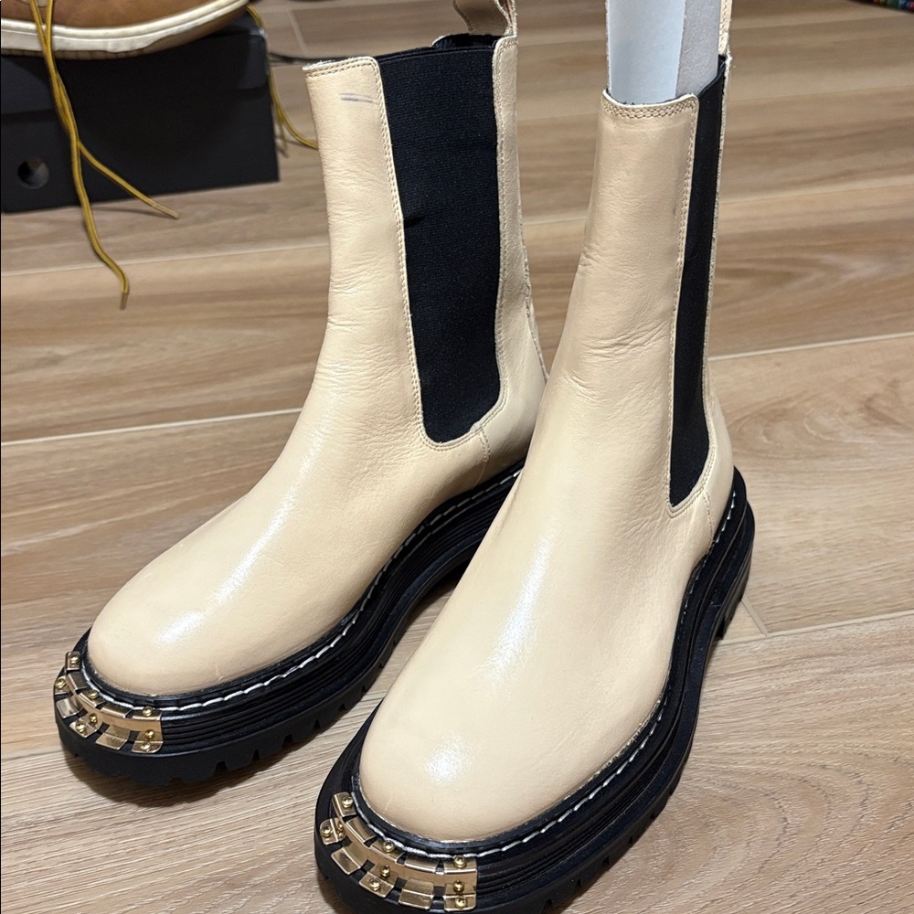Sandro Liam Lug Sole Boot with Black Elastic Panels gold toe - Picture 3 of 3